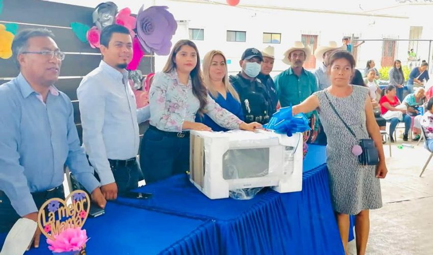 ¡FELIZ DIA DE LAS MADRES!  BRISA VERBER RDZ,  ¡¡¡¡FESTEJO A LAS MAMAS A LO GRANDE!!!!